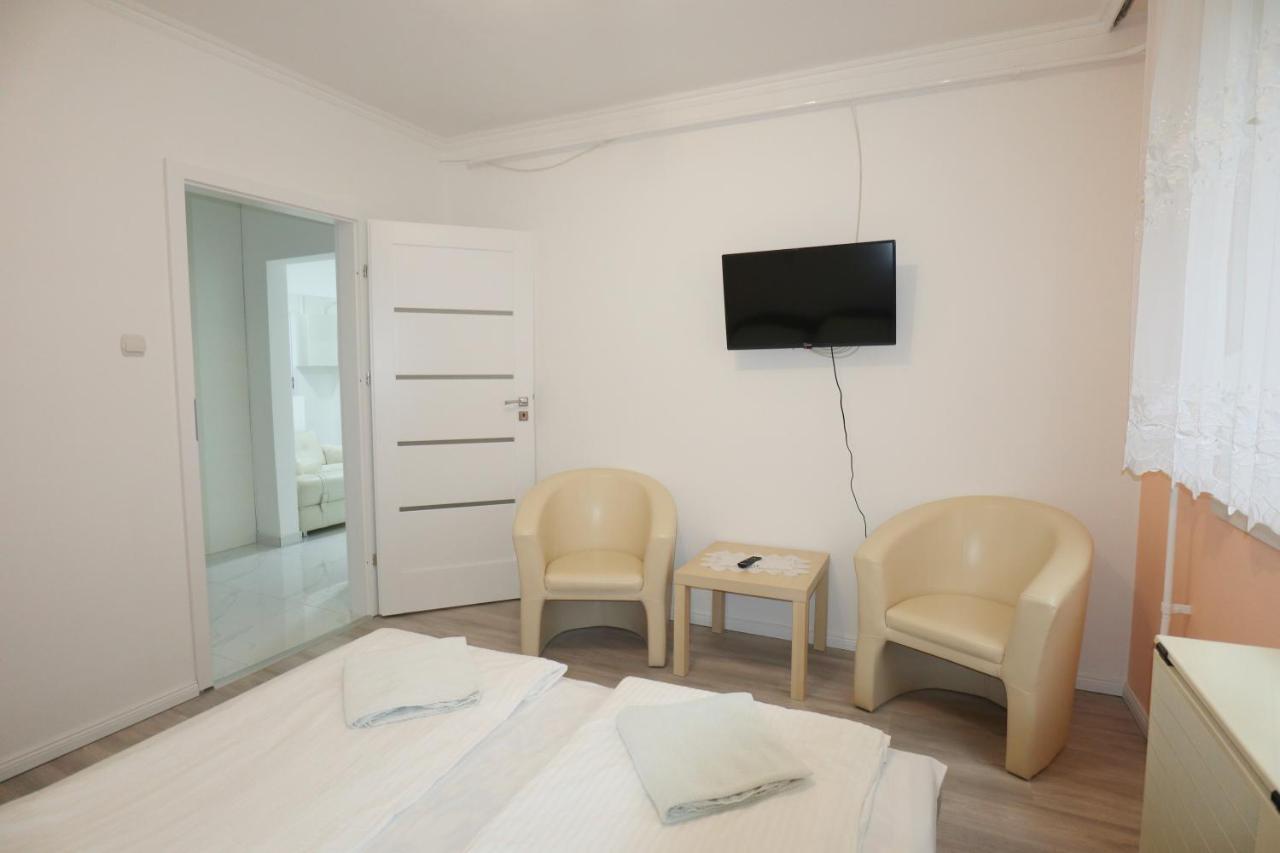 Anna Apartman Szeged Buitenkant foto