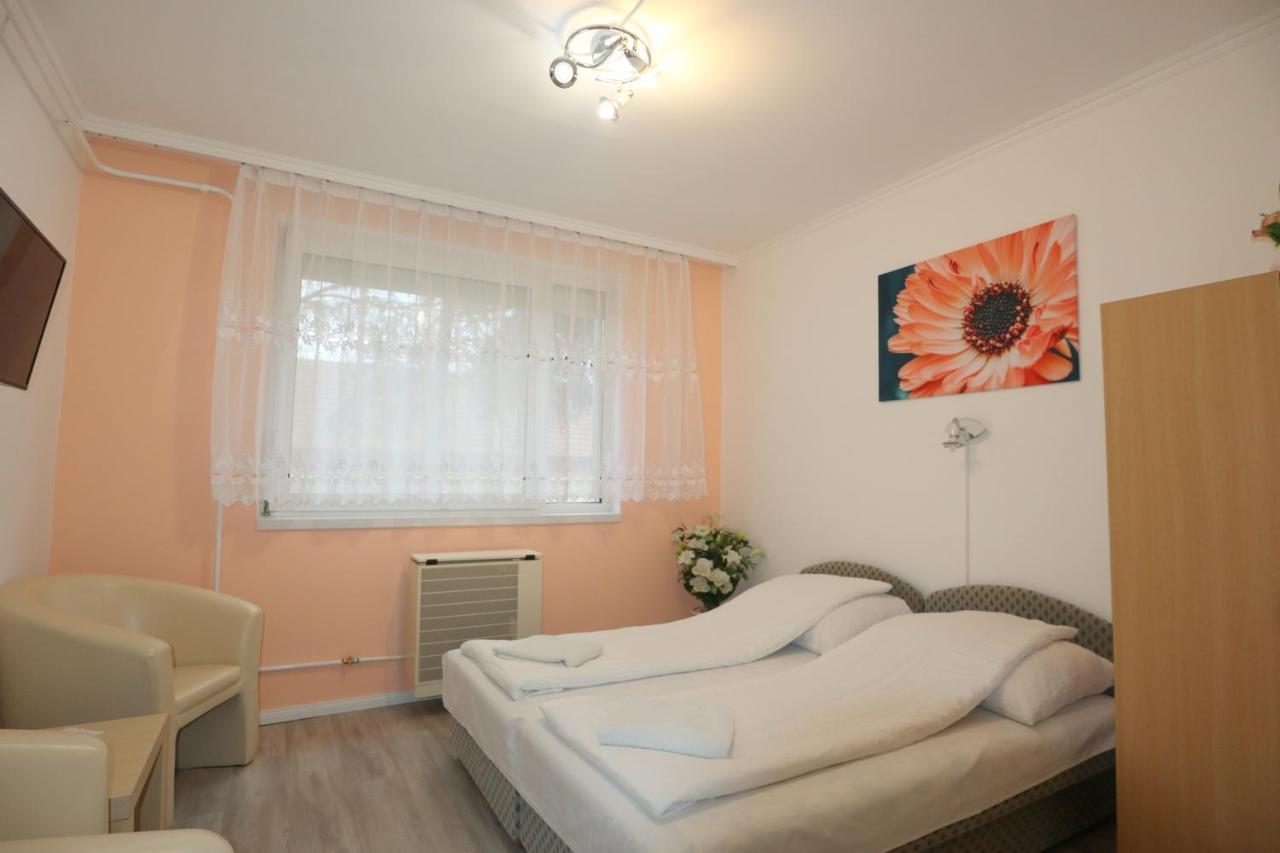 Anna Apartman Szeged Buitenkant foto