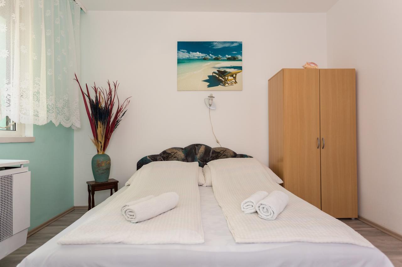 Anna Apartman Szeged Buitenkant foto